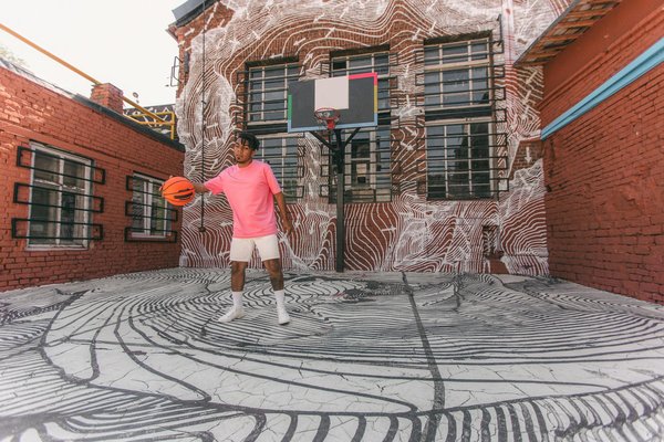 En quoi l'entraînement en Canne de combat améliore-t-il la coordination et la maîtrise des armes d'impact?