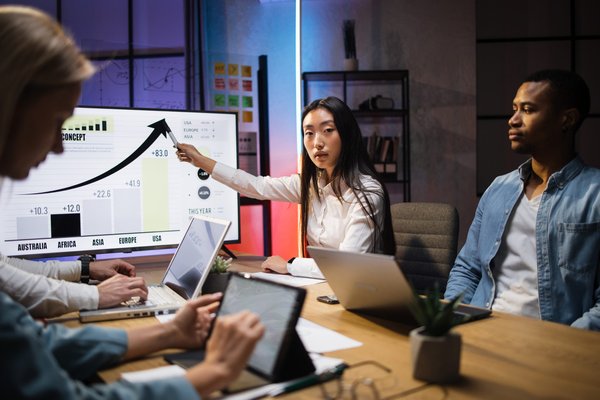 Quelle est la meilleure méthode pour analyser la défense adverse lors d'un match de basket?